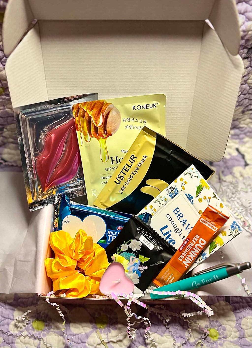 Quiet moments for mama : monthly self care box